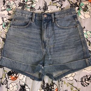 Gap super high rise shorts size 26